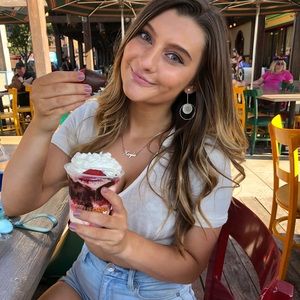 Meet your Posher, Kayla’s